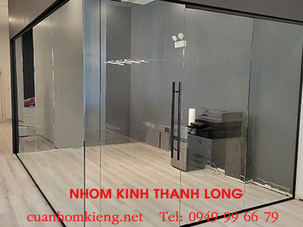 sua-cua-kinh-van-phong